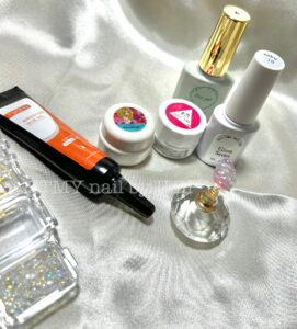 alt="波打つうるうるネイルに使用したジェル一覧"