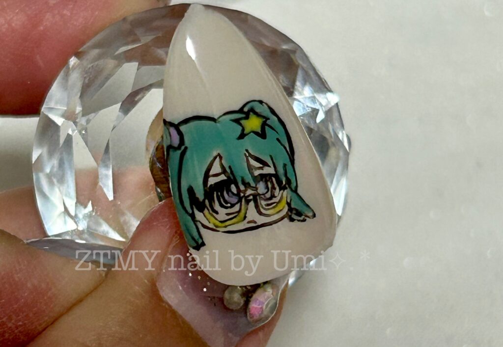 alt="ずとまよ「綺羅キラー」のキラちゃんをセルフネイルで描いてみた"