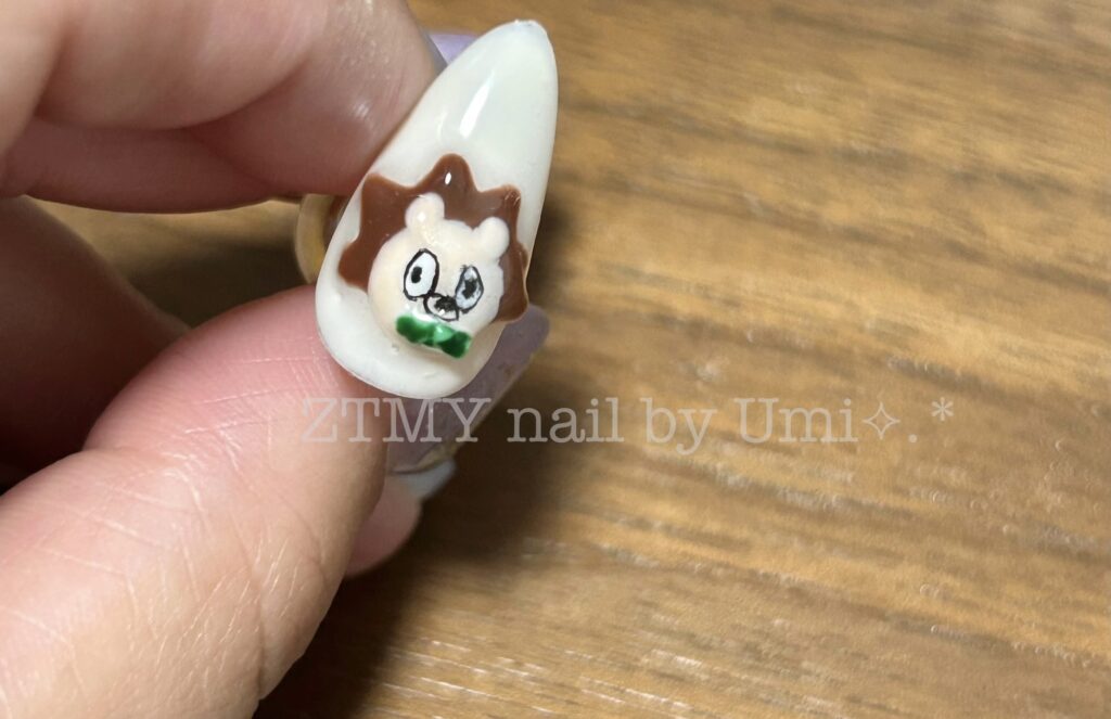 alt="綺羅キラーのうにぐりくんを粘土ジェルでネイルパーツにした"