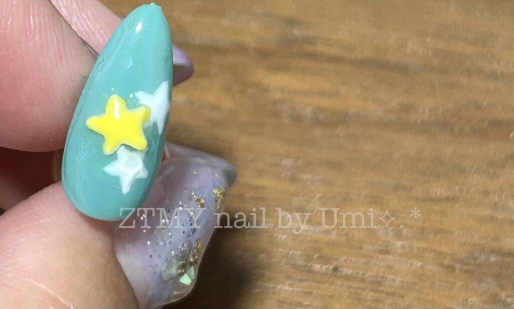 alt="余った粘土ジェルで作ったシンプルな星パーツ"