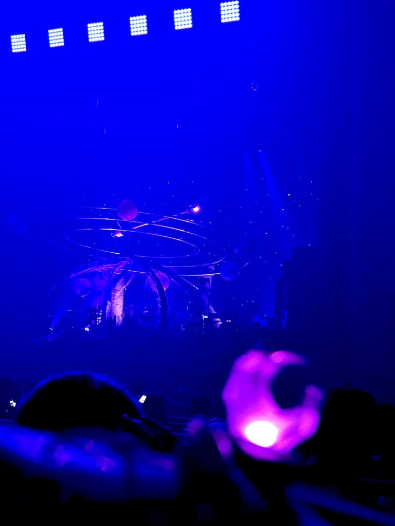 alt="セットの宇宙としゃもじリングライトの月"