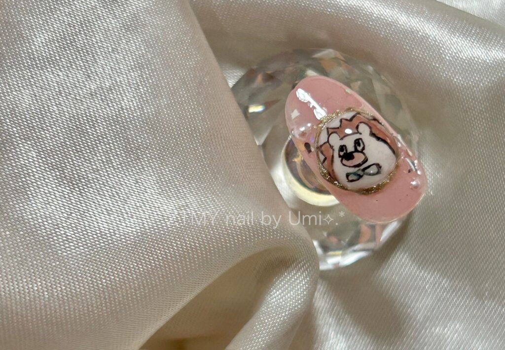 alt="うにぐりくんのオーナメント風ネイルがなんだかキラキラさせ足りない"