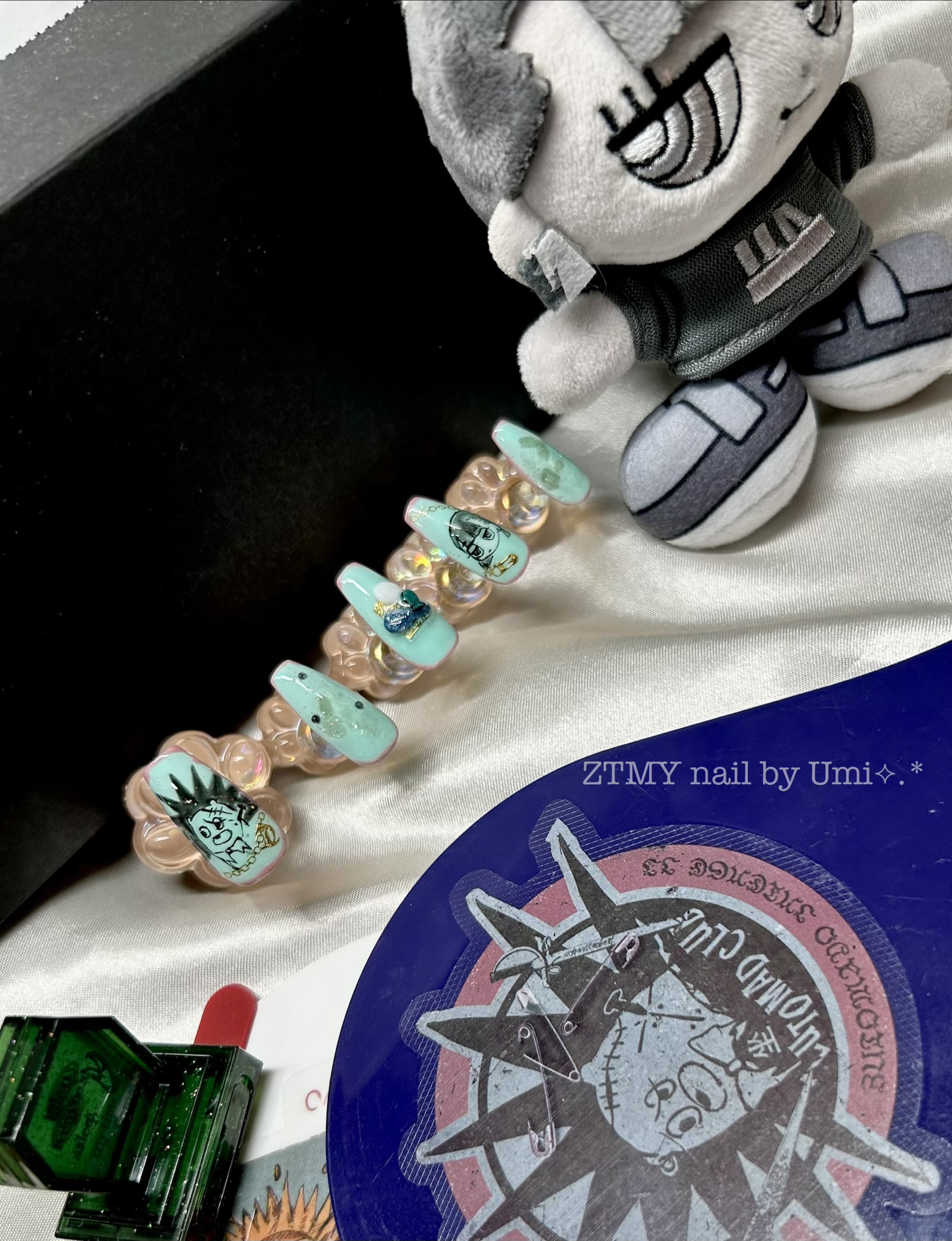 alt="ずとまよ ゾンクラ キャラネイル"