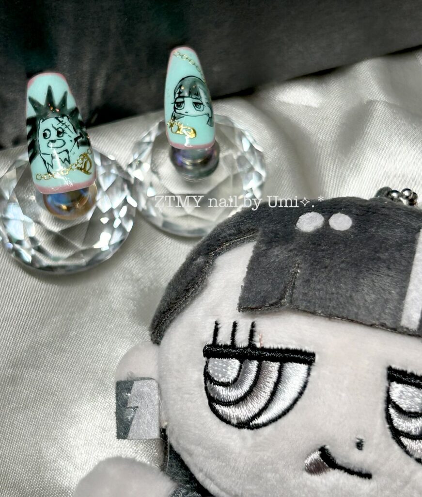 alt="うにぐり ニラちゃん ネイルデザイン ブラックニラちゃんぬい"